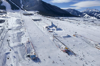 乌鲁木齐“热雪”迎冬