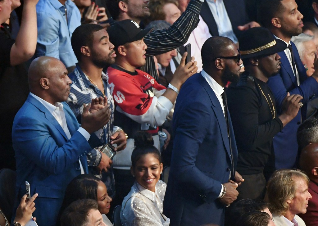  Mike Tyson (L), LeBron James (2nd L) and Diddy at Floyd Mayweather Jr. and Conor McGregor match on August 26, 2017.