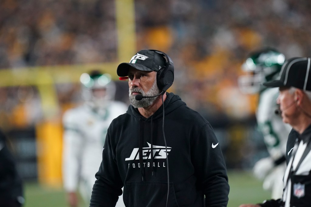 Jeff Ulbrich looks on during the Jets' loss to the Steelers on Oct. 20, 2024. 