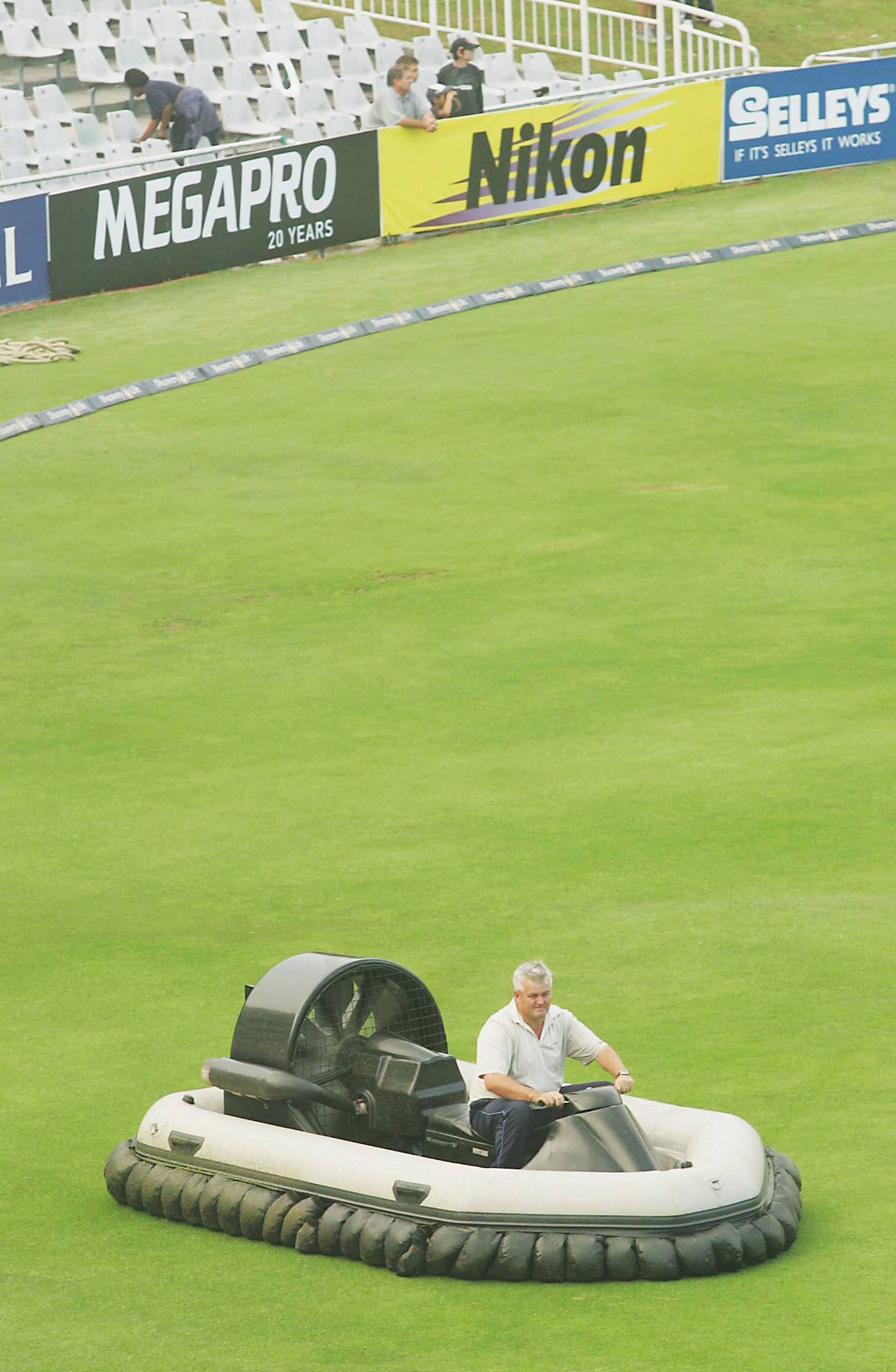 Newlands groundsman Christo Erasmus dries the outfield with a hovercraft