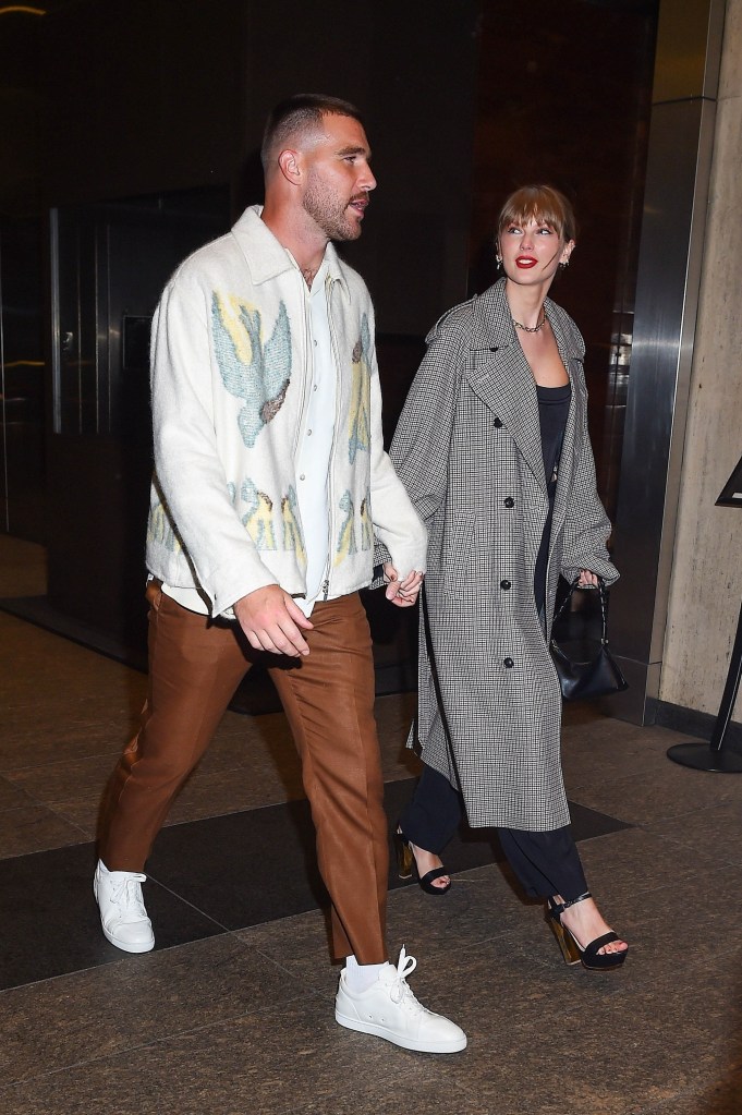 taylor swift and travis kelce holding hands in nyc