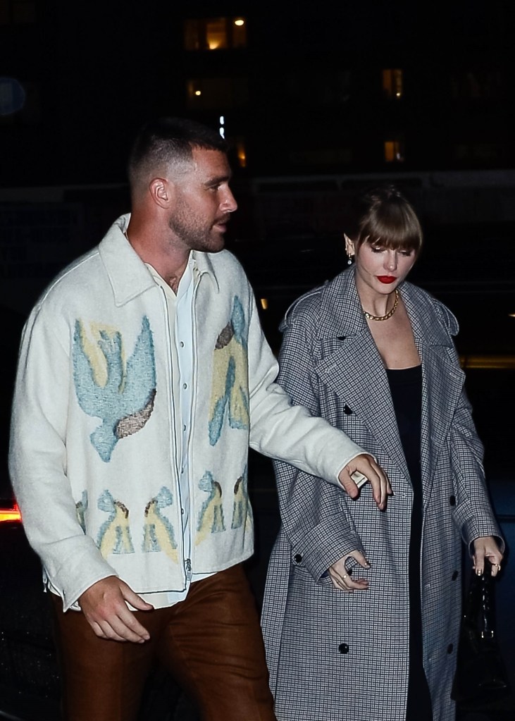 taylor swift and travis kelce holding hands in nyc