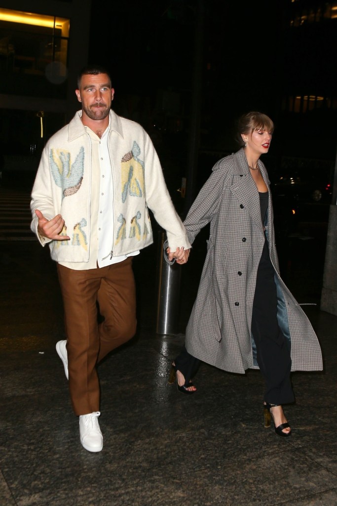 taylor swift and travis kelce holding hands in nyc