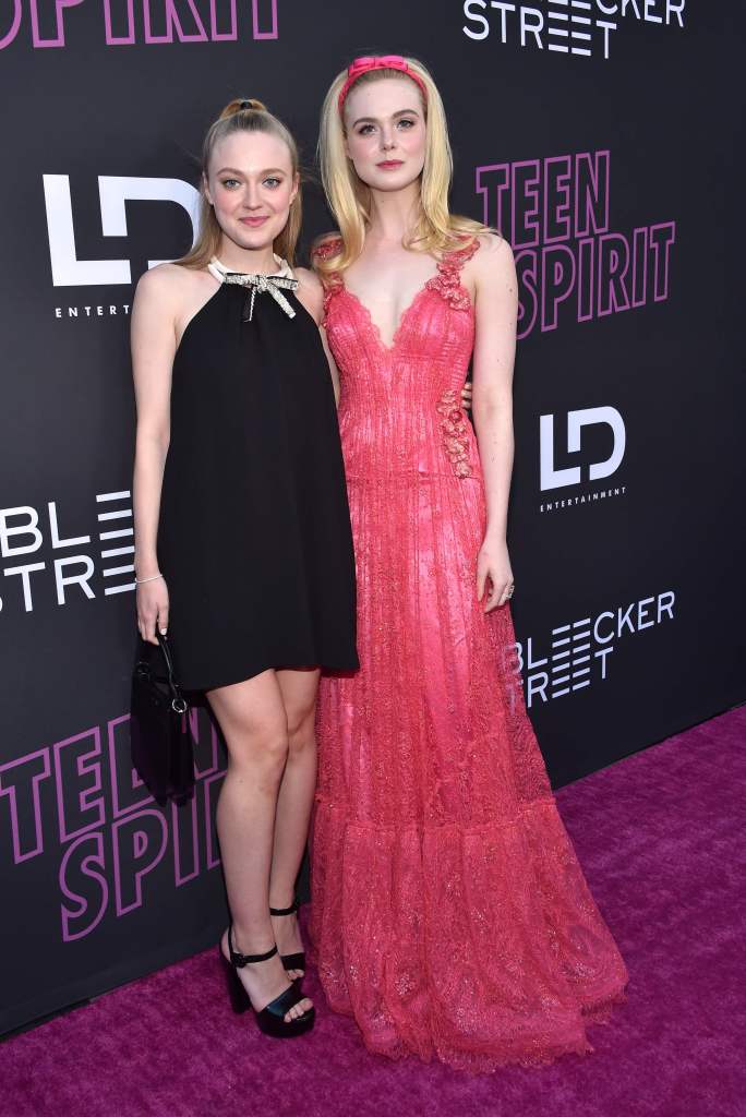 Dakota Fanning and Elle Fanning.