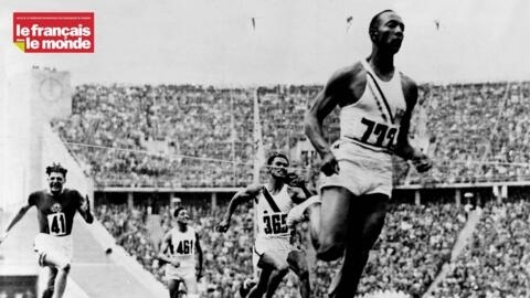 100 mètres sprint, 1ère manche. L'athlète américain Jesse Owens gagne et bat le record du monde de 10,2 secondes le 3 août 1936 aux Jeux olympiques d'été de Berlin, en pleine Allemagne nazie.