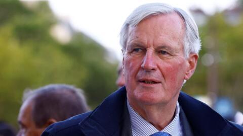 Archivo. El primer ministro francés, Michel Barnier, observa durante un desfile de atletas franceses que participaron en los Juegos Olímpicos y Paralímpicos de 2024 en París, Francia, el 14 de septiembre de 2024.