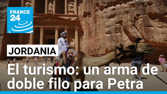 En Foco. Jordania: el turismo de masas desplaza a los beduinos de las cuevas de Petra.