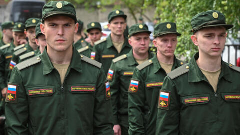 Russian conscripts called up for military service line up before departure for garrisons from a recruitment centre, amid the ongoing Russia-Ukraine conflict, in Bataysk, Rostov region, Russia Maín