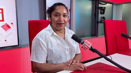 Teodomira Rosales, directora del centro de derechos humanos José María Morelos, en Guerrero, en los estudios de Radio Francia Internacional en París en junio de 2024.