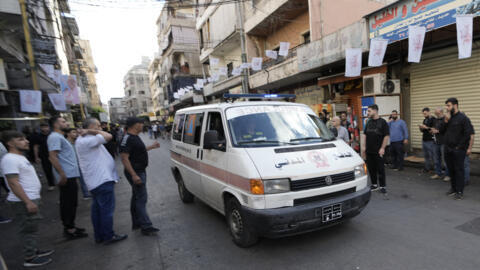 Motar ɗaukar mara lafiya da ta ɗauki waɗanda tarwatsewar na'urar sadarwa ta rutsa da su a Lebanon.