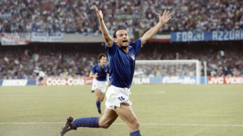 L'Italien Salvatore Schillaci après avoir donné l'avantage à son équipe face à l'Argentine en demi-finale du Mondial-1990 le 3 juillet 1990 à Naples