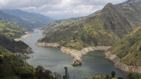 Vista a la represa de Mazar, donde el gobierno ha enviado a  militares para evitar ataques de sabotaje contra la infraestructura eléctrica, en la provincia de Azuay de Ecuador, septiembre de 2024.