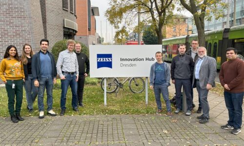 Photo. Members of ScaDS.AI Dresden/Leipzig and the ZEISS Innovation Hub Dresden meet in Dresden.