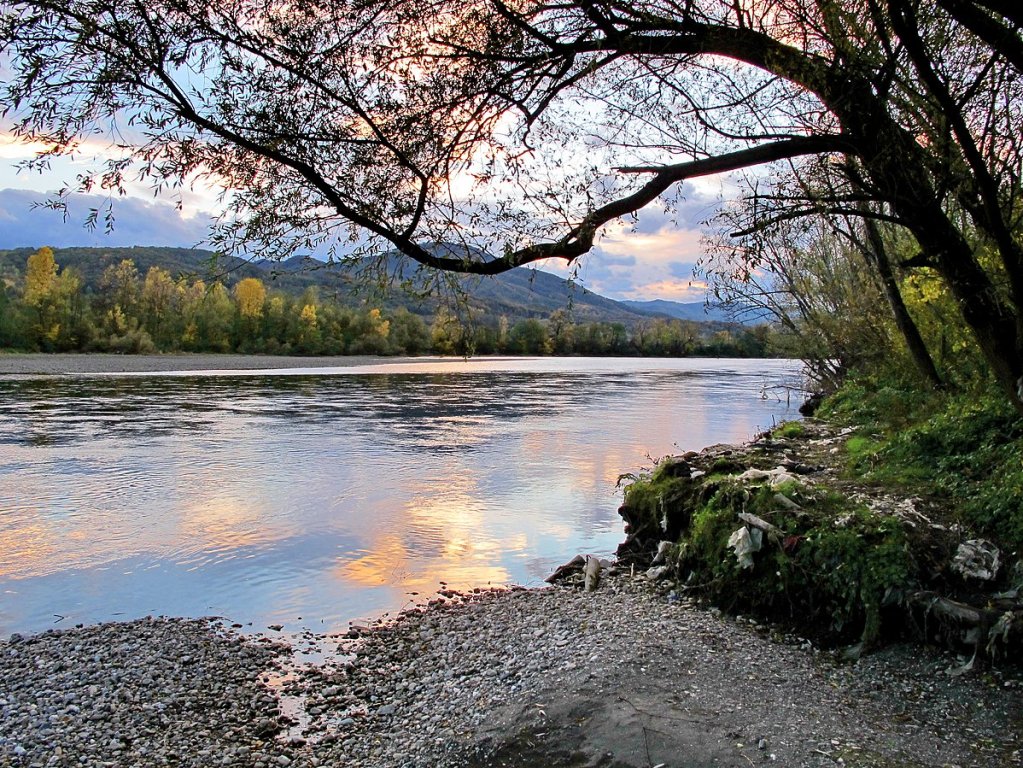 Photo for illustration: The Drina river near Ljubovija, where the boat capsized on Thursday, August 22, 2024 | Photo: Zoran Cvetkovic / Wikimedia Commons CC3.0