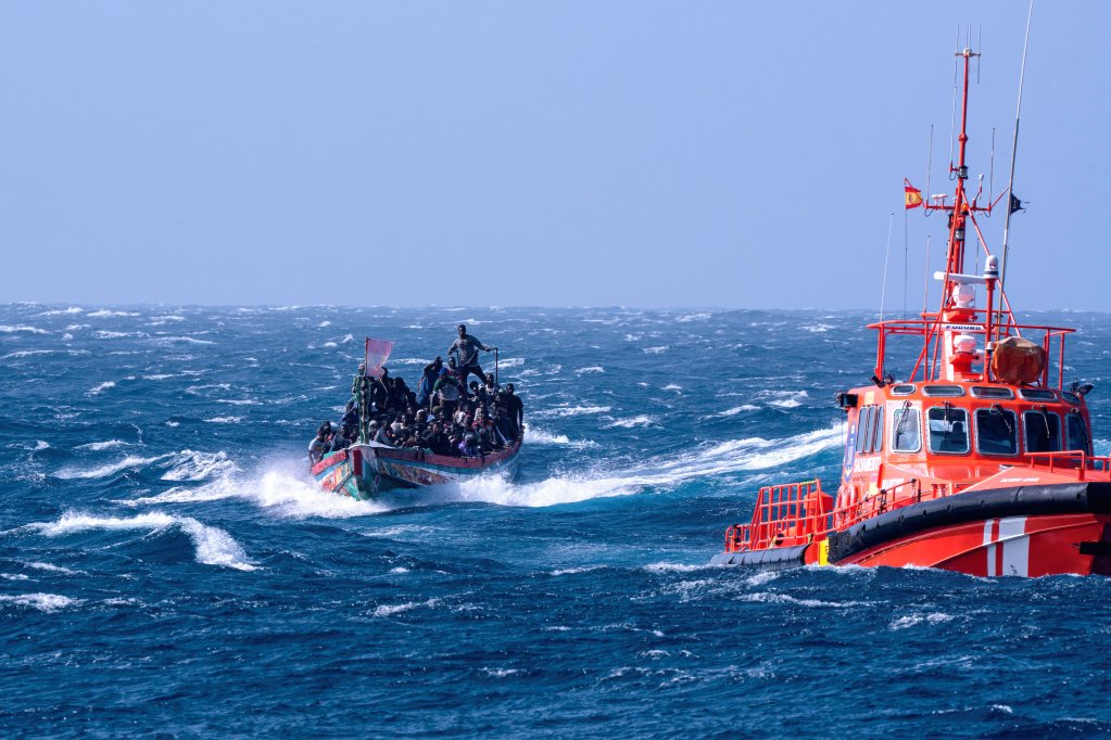 Around 190 people reach the port of La Restinga, El Hierro on August 22, 2024, under the watch of Spain's maritime rescue service | Photo: Ximena Borrazas / picture alliance