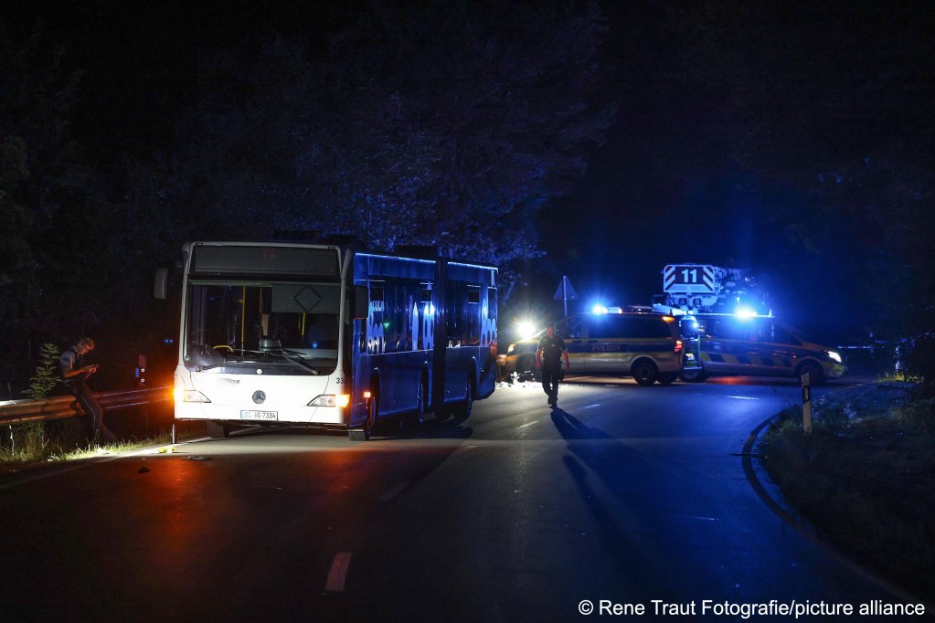 A 32-year-old German woman attacked passengers on a bus in Siegen on August 30, 2024. Three people received life-threatening injuries | Photo: Rene Traut / picture alliance