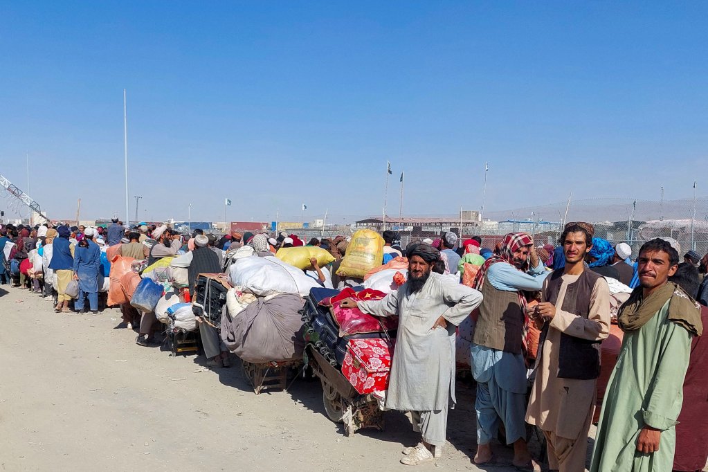 Observers say Pakistan's move to expel hundreds of thousands of 'undocumented' Afghans was politically motivated (file photo) | Photo: Reuters