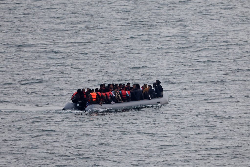 Migrants on a rubber boat in the English Channel, near Boulogne-sur-Mer, October 2, 2023 | Photo: Reuters