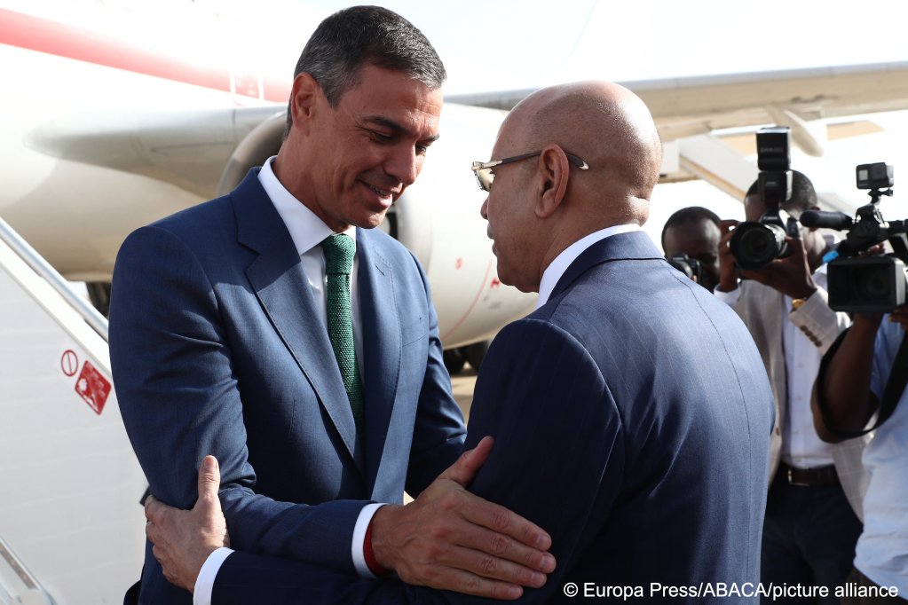 Spain's prime minister, Pedro Sanchez (left), and the president of Mauritania, Mohamed Ould Ghazouani (right), during a meeting at the presidential palace on August 27, 2024, in Nouakchott (Mauritania) | Photo: picture alliance / Pool Moncloa / Europapress