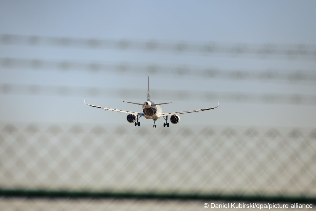 The hope of boarding a flight to Germany remains an elusive dream for many Afghans who qualify | Photo: Picture-alliance