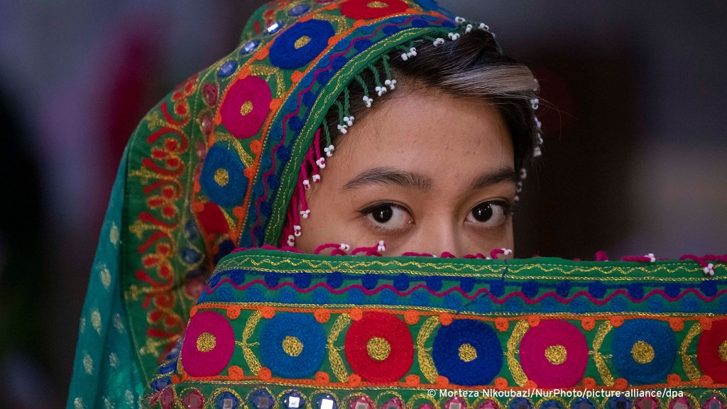 From file: A young Afghan refugee, not Hila, dressed in traditional attire poses for a photo in Iran. | Photo: Morteza Nikoubazi / picture alliance / NurPhoto