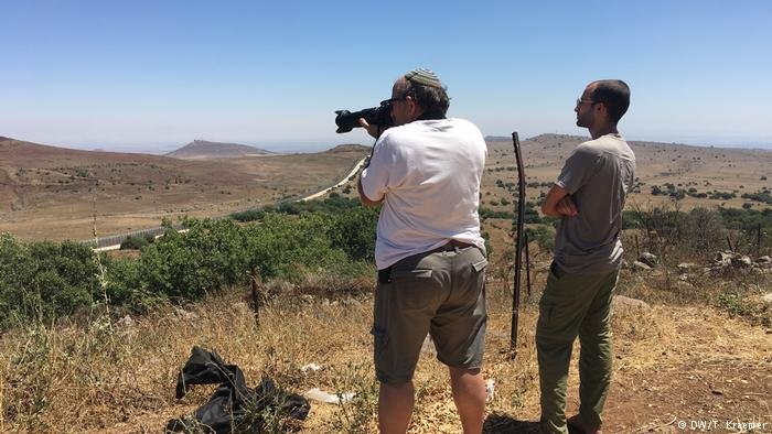 Haidar documenting Syrian refugees approaching the Golan Border area