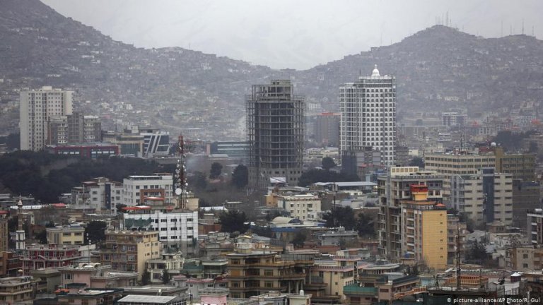 There are no more planes in the sky above Kabul for the time being, leaving those who want to escape only with few options | Photo: picture-alliance/AP Photo/R. Gul