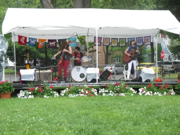 The Accidentals on the Main Stage