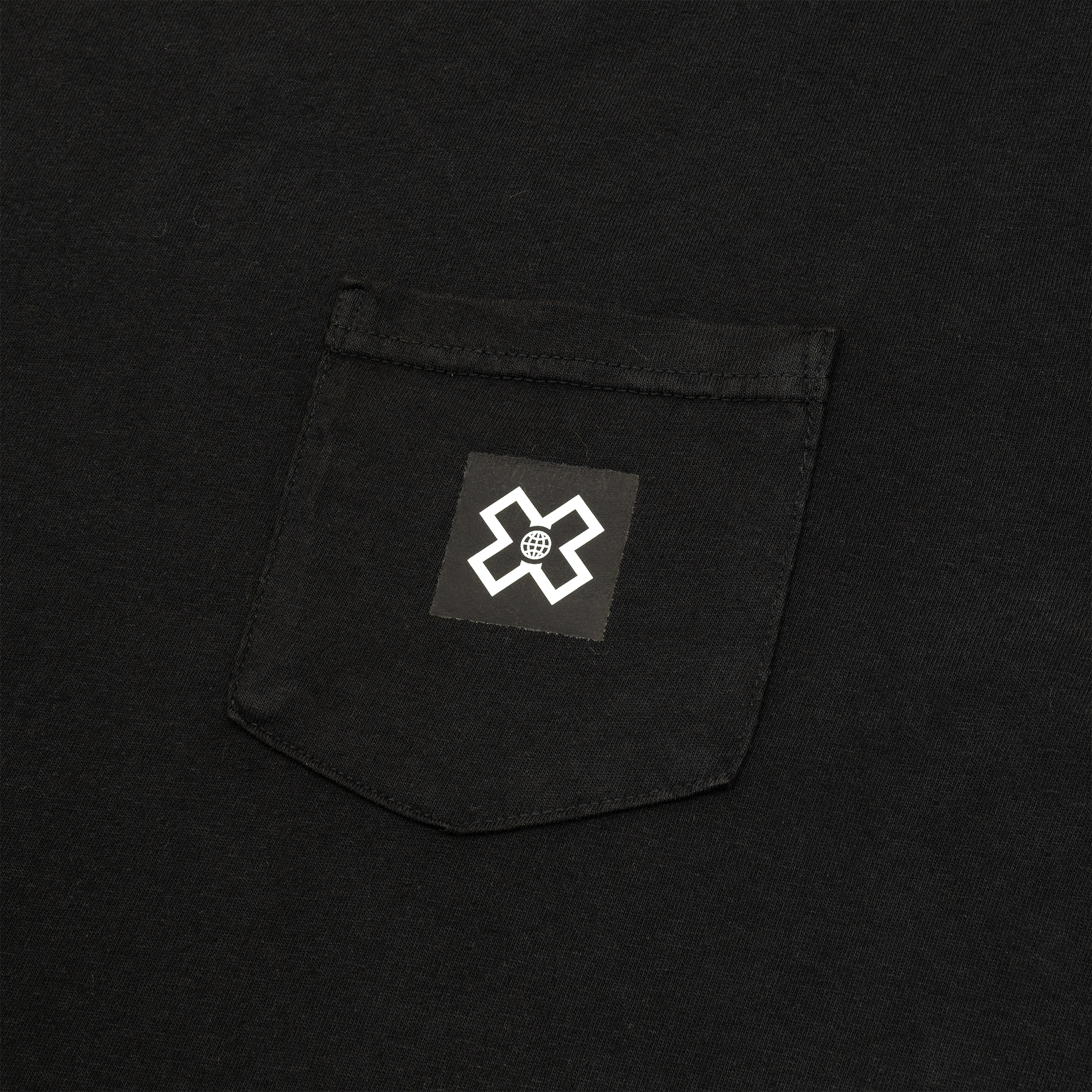 BLACK POCKET LONG SLEEVE