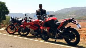 Bajaj Pulsar RS200 vs KTM RC200 vs Yamaha YZF-R15 - Video