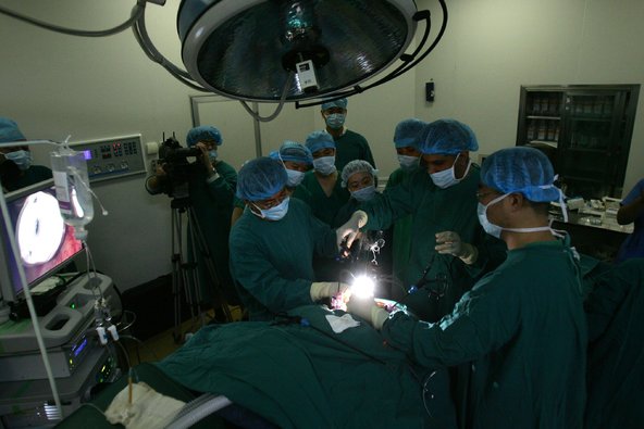 Doctors performing surgery on a patient at a hospital in Tianjin. China is trying to change its organ transplant system to bring it more in line with international standards.