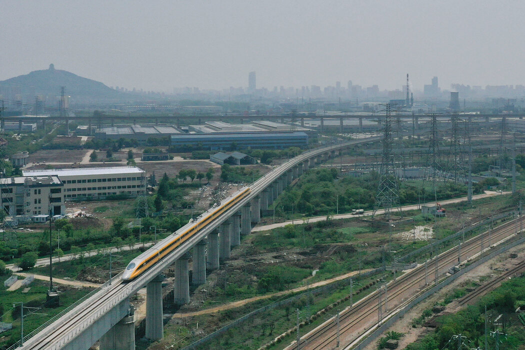 中国的高铁连结数百座城市，帮助政府赢得了人民的支持。