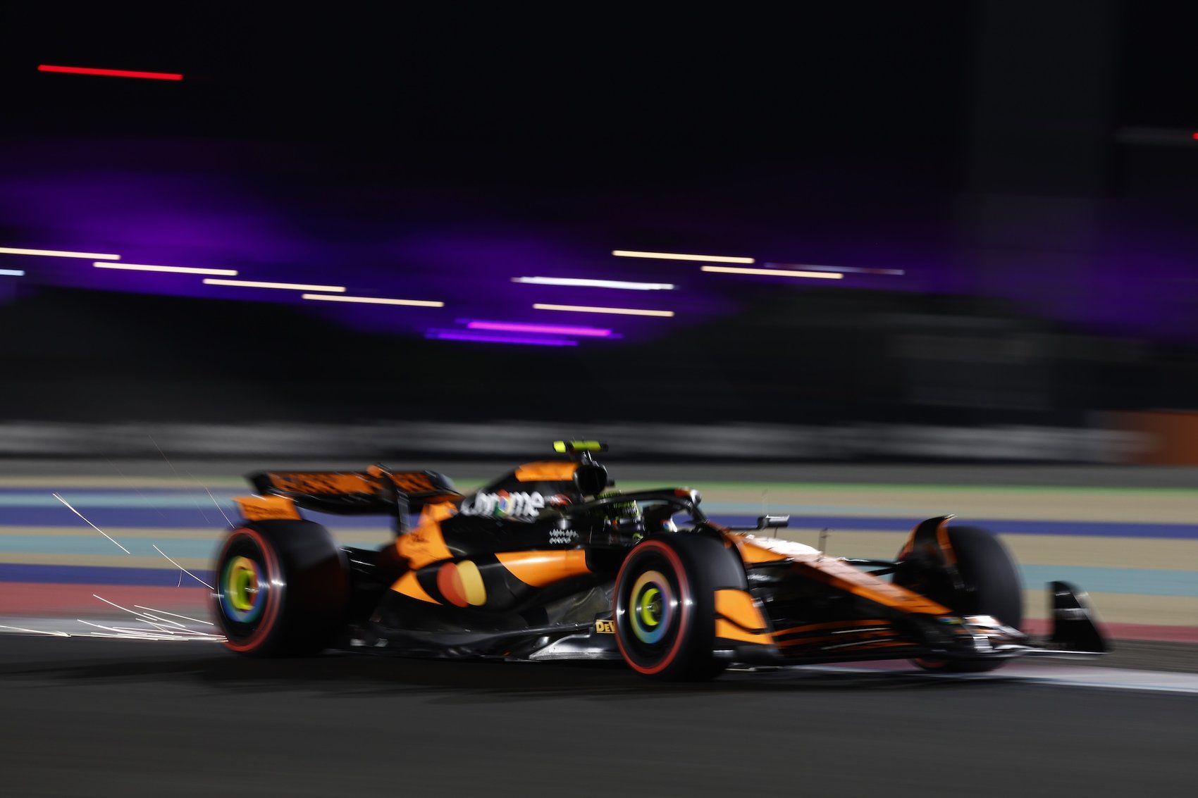 https://storage.googleapis.com/gweb-cloudblog-publish/images/lando-norris-oscar-piastri-mclaren-ai-data.max-1700x1700.jpg