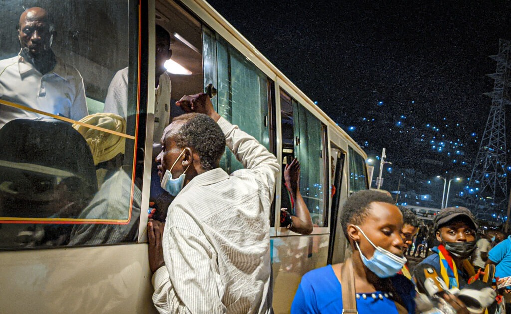 Article : Photoreportage : L’assouplissement des restrictions sanitaires après une période désastreuse pour les travailleurs informels au Rwanda