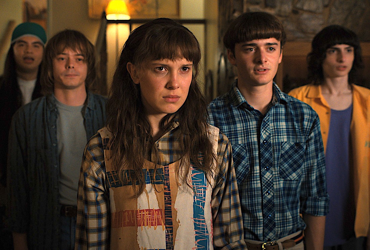 STRANGER THINGS, from left: Eduardo Franco, Charlie Heaton, Millie Bobby Brown, Noah Schnapp, Finn Wolfhard, 'The Monster and The Superhero', (Season 4, ep. 403, aired May 27, 2022). ph: ©Netflix / Courtesy Everett Collection