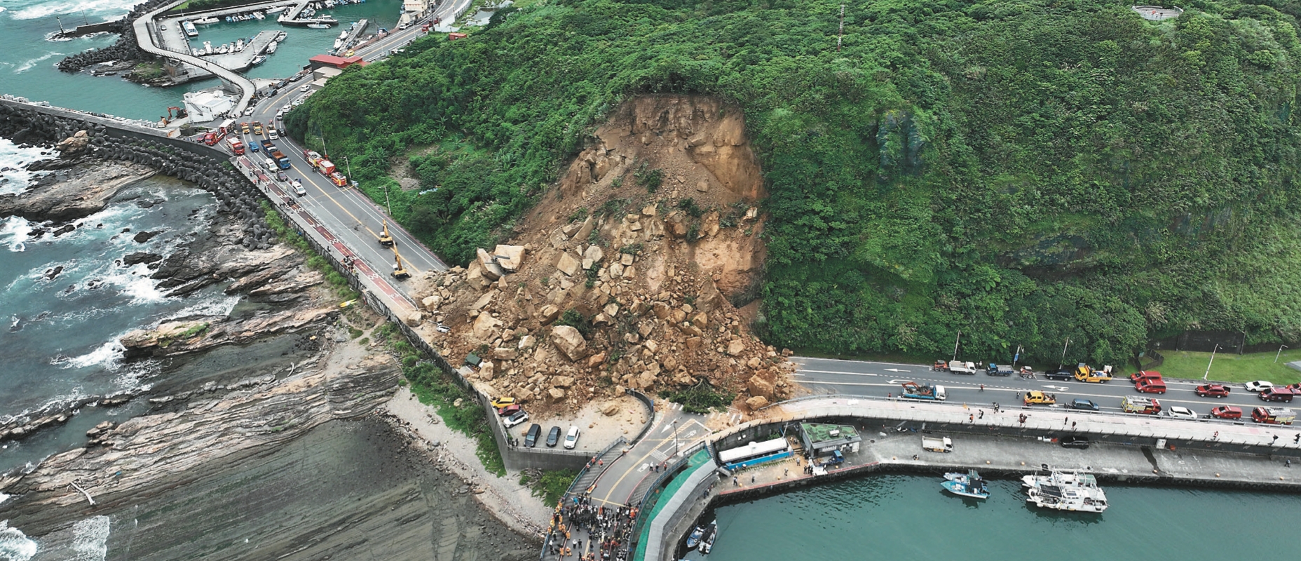 基隆山崩石如雨、逆向斜交坡坍塌