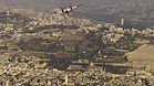 Ein An-32P-Löschflugzeug am 27. November 2016 über dem Felsendom in Jerusalem. KW 14 (ab 2. April 2017)