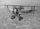 Die Fieseler F 2 „Tiger“ 1932 über dem Kasseler Stadtteil Wesertor. Mit dieser Maschine gewann Gerhard Fieseler am 11. Juni 1934 in Vincennes bei Paris den angesehenen „Coupe Mondiale d’Arcobatie Aérienne“ KW 43 (ab 21. Oktober 2018)