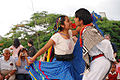 Bailarines mexicanos en trajes típicos.