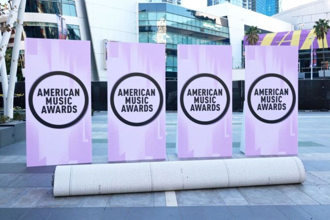 how to watch american music awards live online