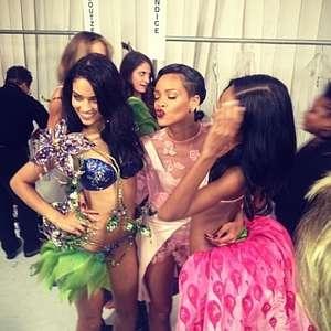 Rihanna gave her fans a glimpse backstage with the Victoria's Secret models