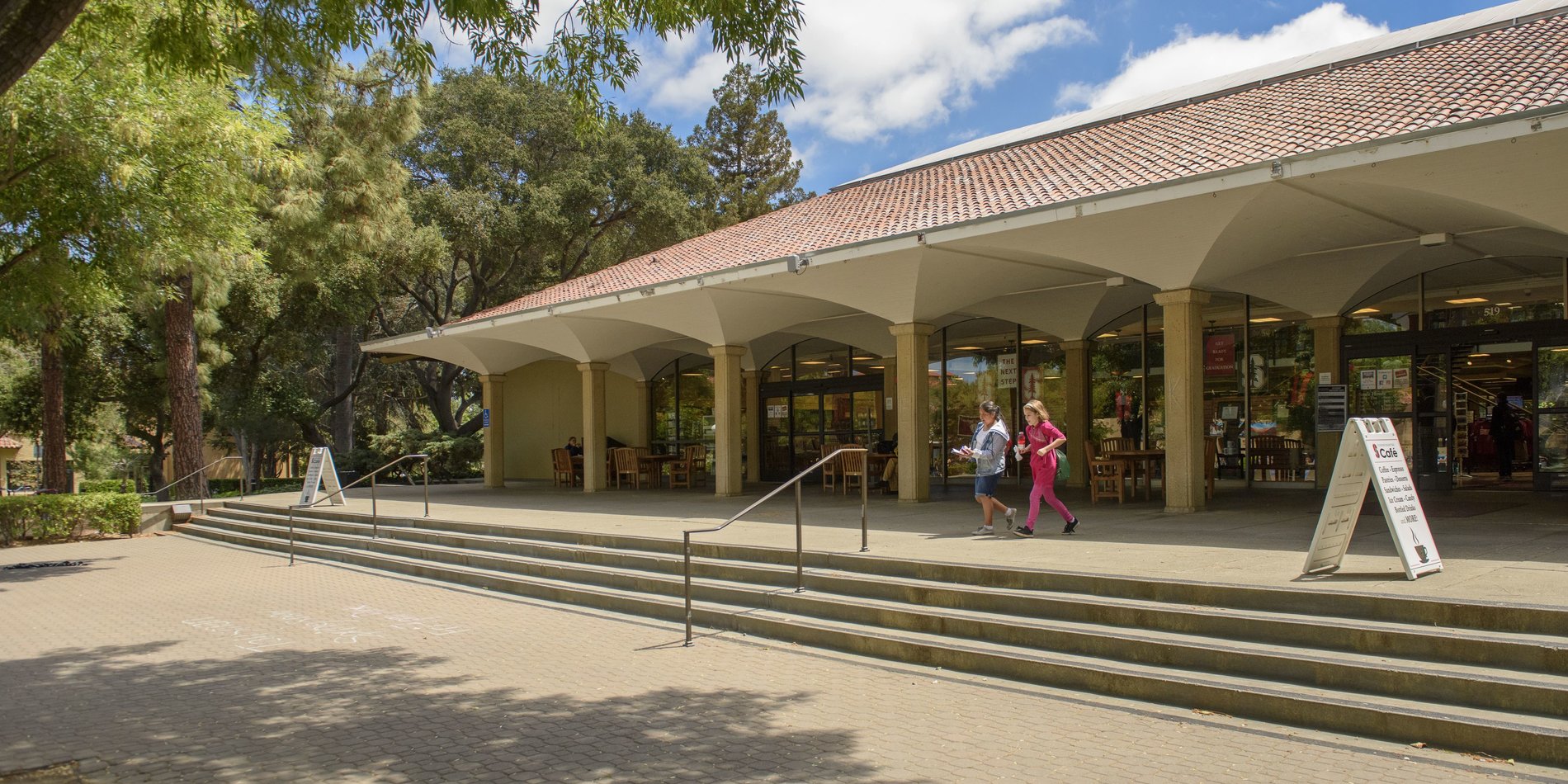 A few stairs lead to the front of Stanford Bookstore building in White Plaza.