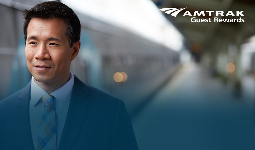 Membre d'Amtrak Guest Rewards sur une plateforme ferroviaire