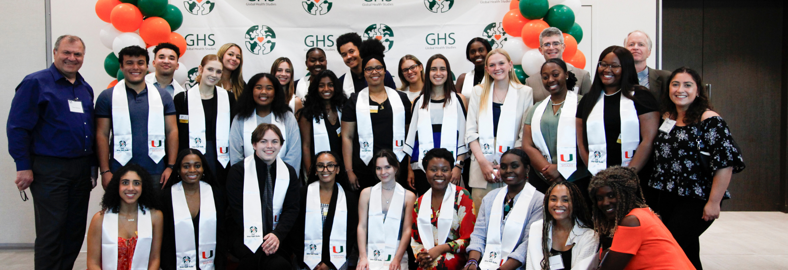 Photo of Students, Faculty and dean at the Global health graduation