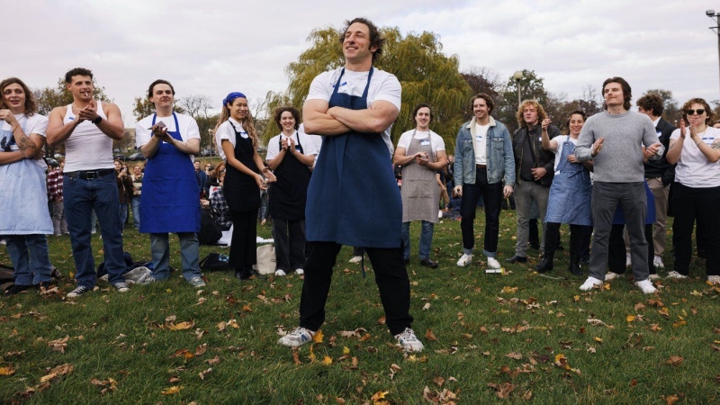 The winner, Ben Shabad stands in front to cheers while attendees vote during a Jeremy Allen White look a like at contest at Humboldt Park, Saturday, Nov. 16, 2024 in Chicago. (Anthony Vazquez/Chicago Sun-Times via AP)