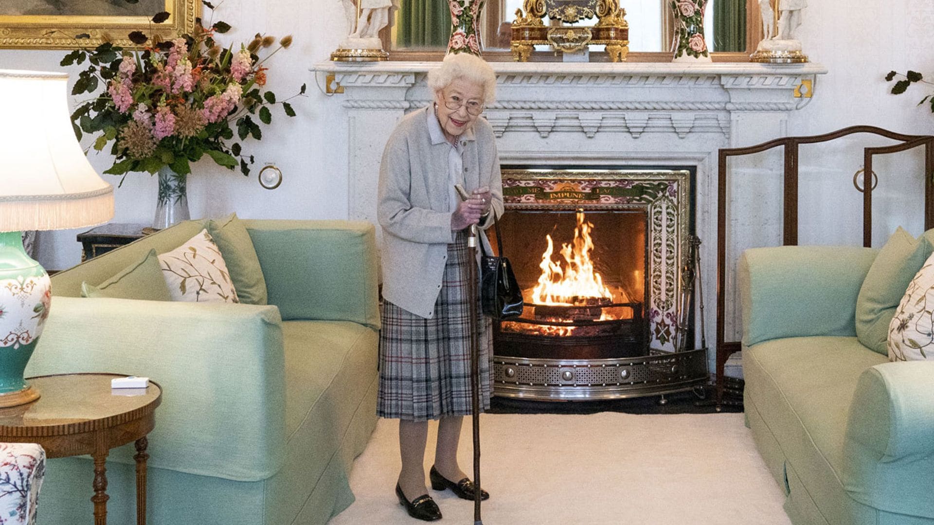 Las últimas imágenes de Isabel II, frágil pero sin perder la sonrisa