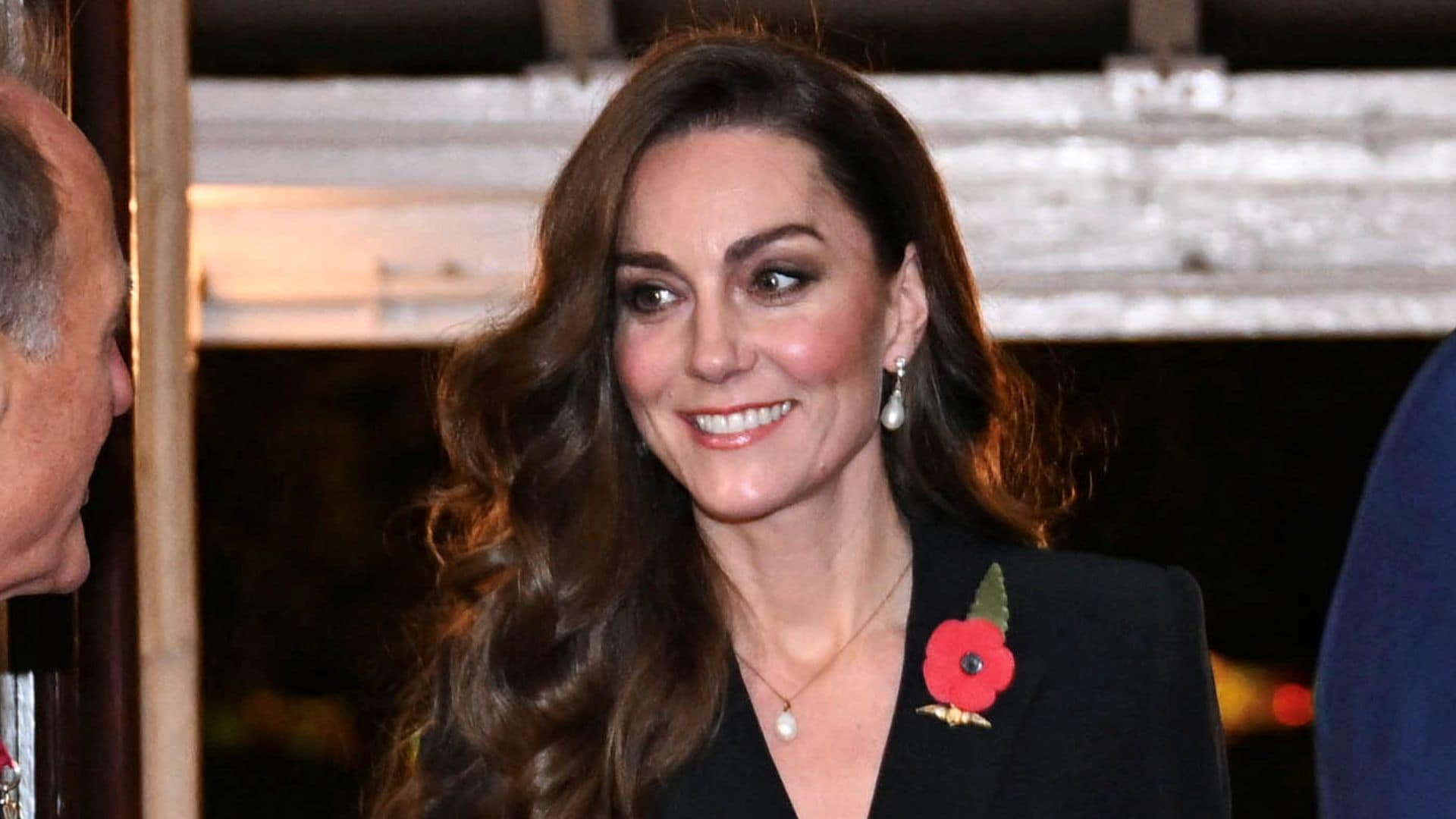 Impecable, la princesa Kate reaparece en las conmemoraciones del Día del Recuerdo