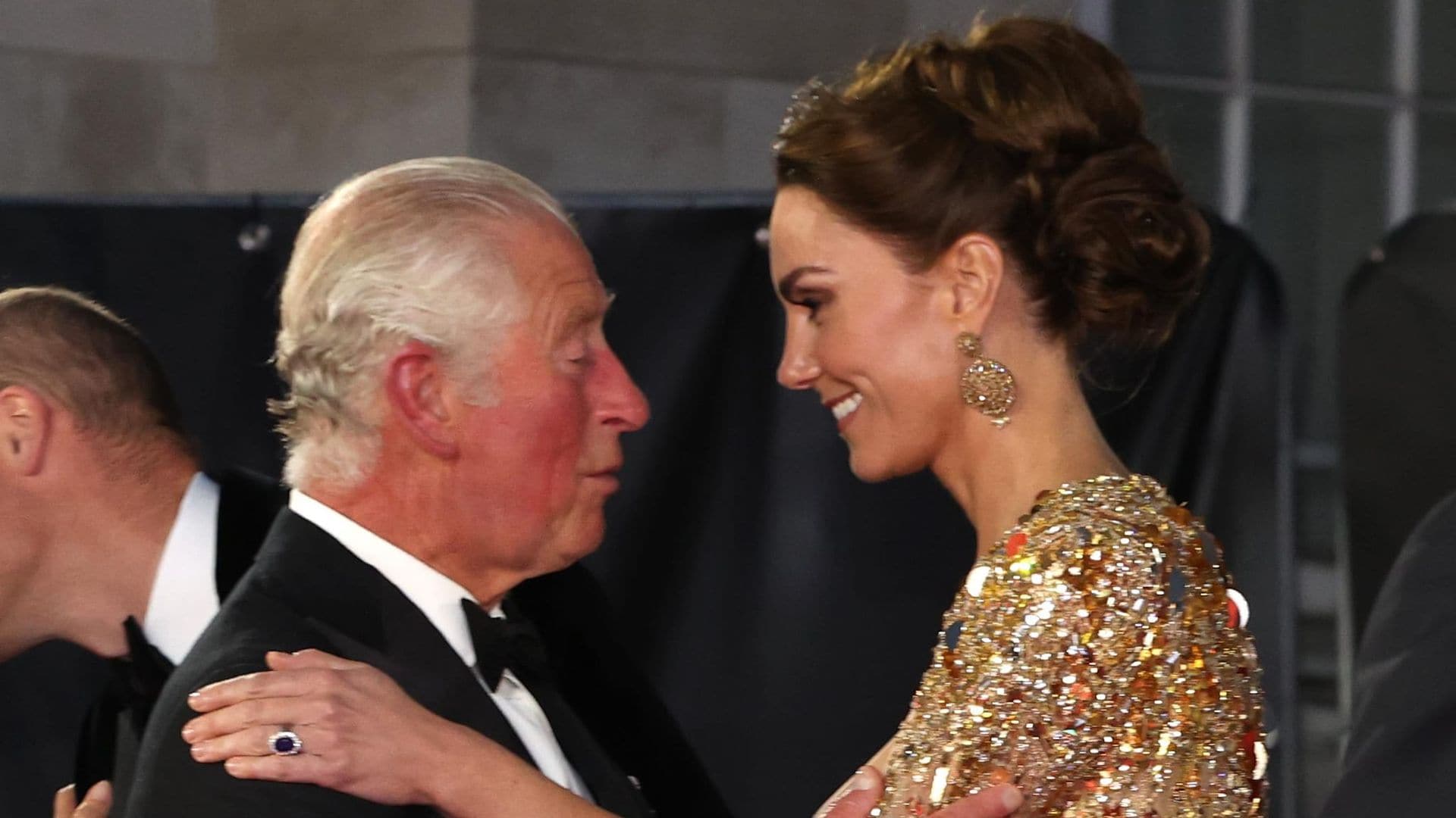 El rey Carlos y su nuera, la princesa Kate, se apoyan mutuamente en medio de su condición