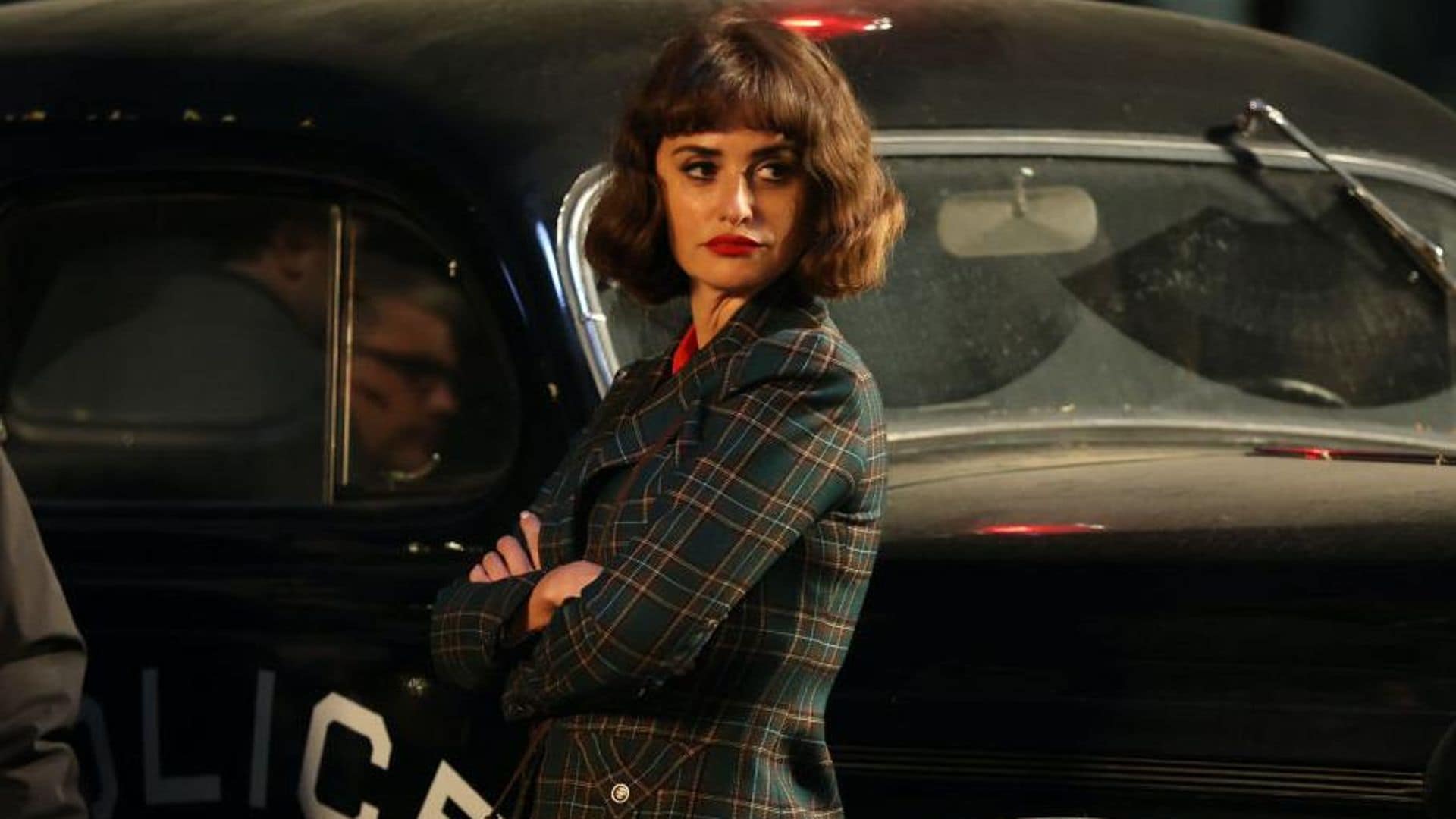 Penélope Cruz cambia de ‘look’ para su próxima película inspirada en los años 30