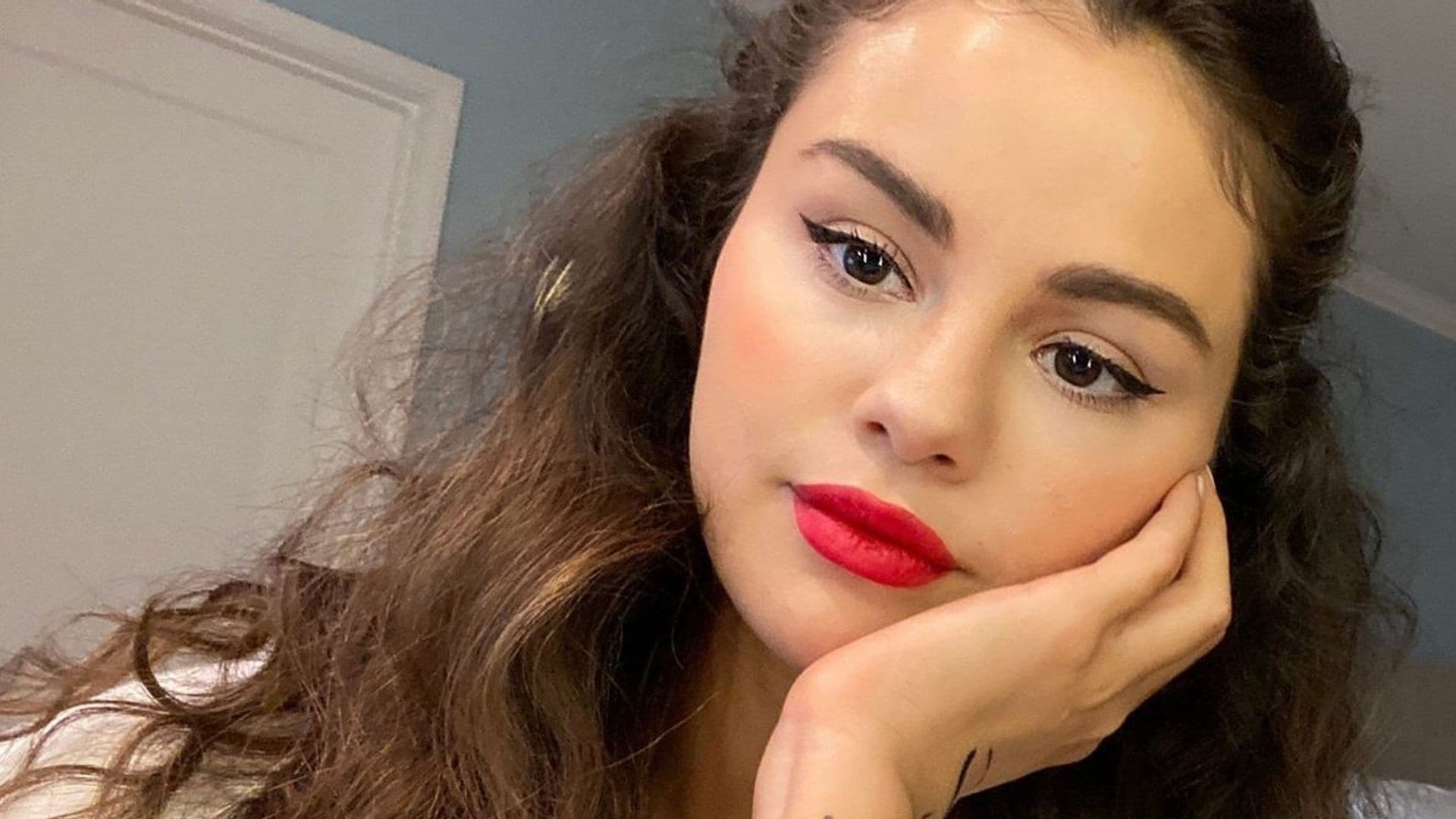 Selena Gomez demuestra que los labios rojos son perfectos para cualquier ocasión